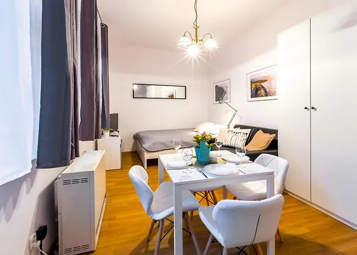 Friendhouse s Avenue
